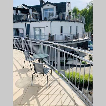 Uroczy Apartament Z Basenem I Kortem Tenisowym Pobierowo Exterior foto